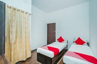 OYO Shri Krishna Hometel Near Ascendas Park Square Mall