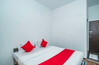 OYO Shri Krishna Hometel Near Ascendas Park Square Mall