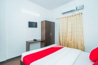 OYO Shri Krishna Hometel Near Ascendas Park Square Mall