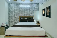 POP 84404J Hotel Royal Elite