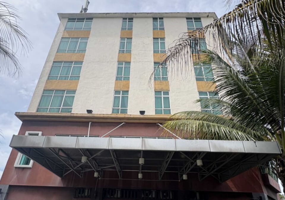 Dancenter Palette - Kota Kinabalu Near by Imago Shopping Mall Formerly  Zara's Boutique Hotel, Kota Kinabalu, Kota Kinabalu