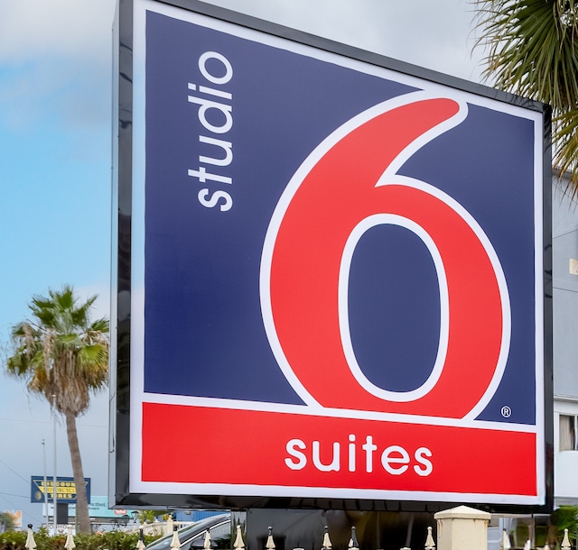 Studio 6 Suites Fremont, OH