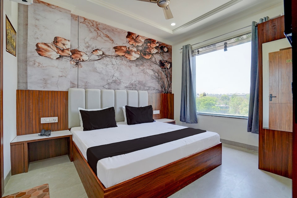 Hotel O Shri Jee Kripa Villas, Mathura Station, Mathura