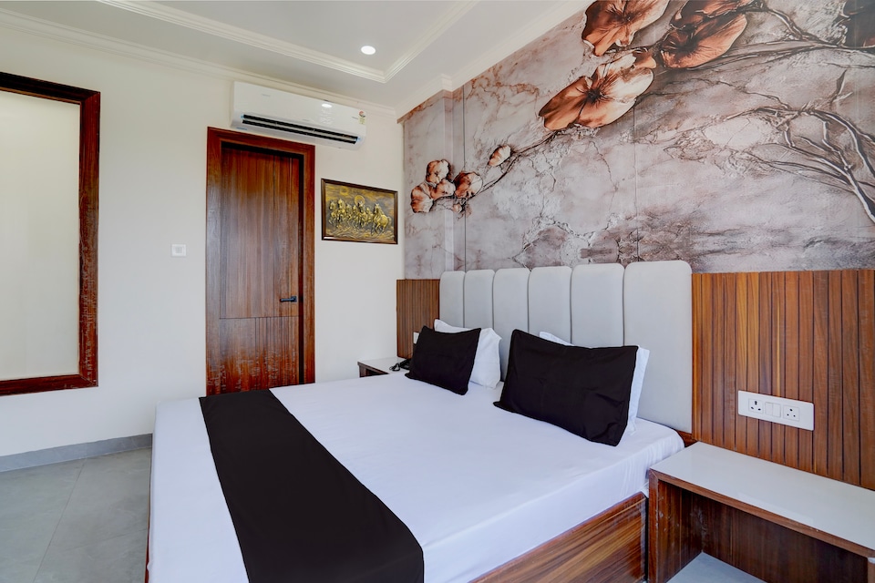 Hotel O Shri Jee Kripa Villas, Mathura Station, Mathura
