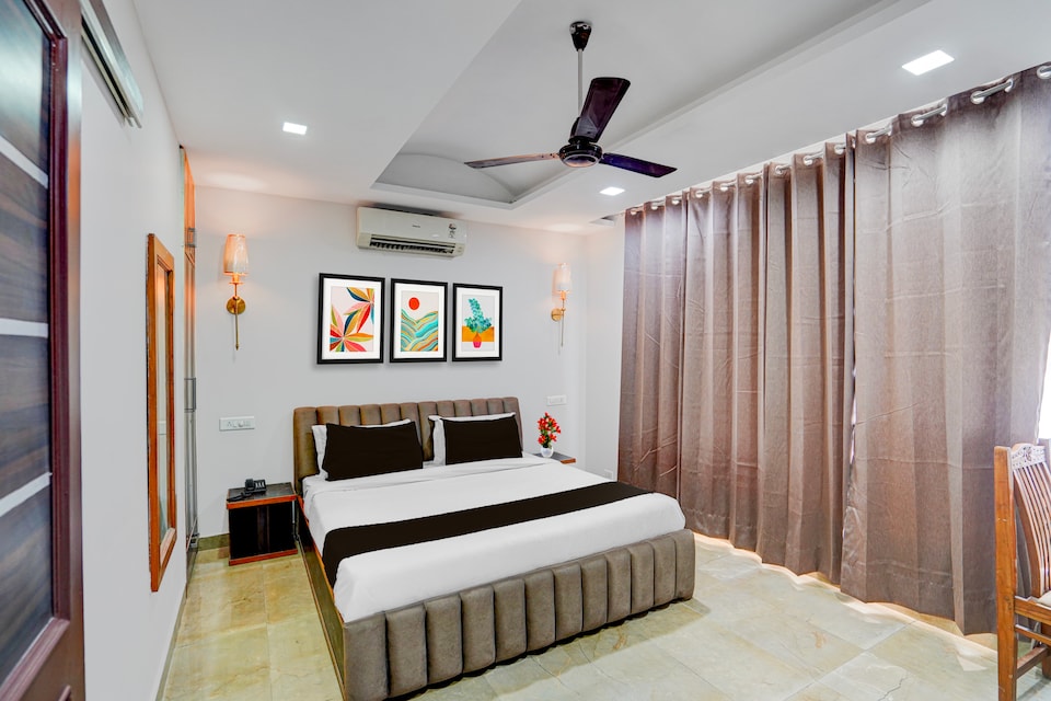 Super Townhouse by OYO Cosmo Mall Zirakpur Formerly R K Residency, Zirakpur, Zirakpur