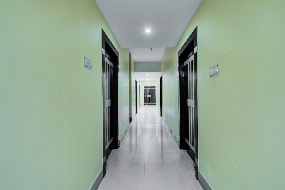 OYO Flagship 14008 Hotel The Avenue, Bishtupur Jamshedpur, Jamshedpur
