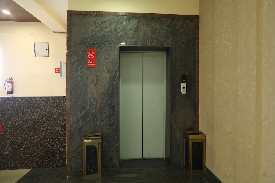 OYO Flagship 070 Kanji House, Sitabuldi Nagpur, Nagpur