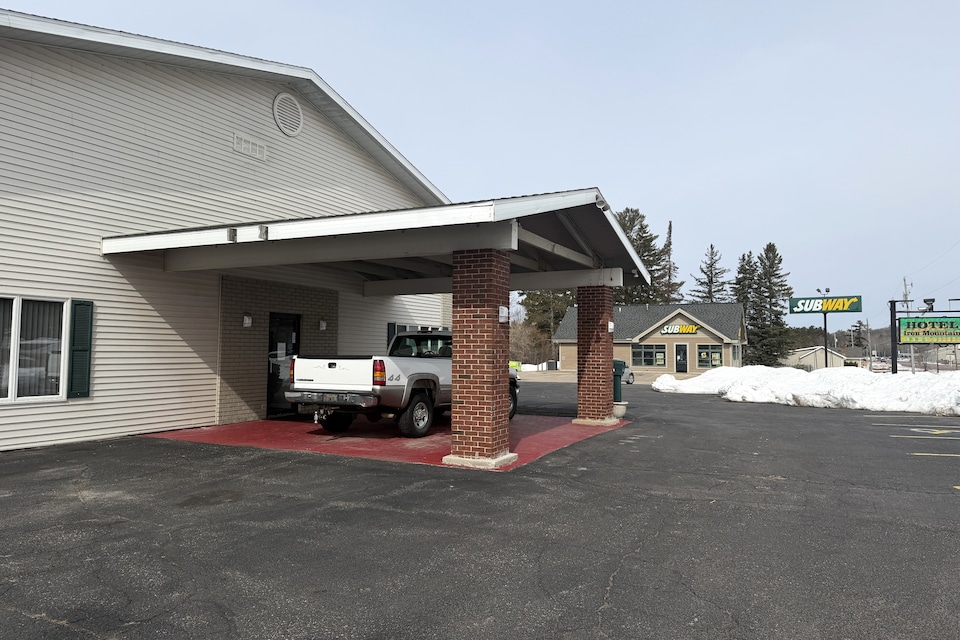 Iron Mountain Inn & Suites MI US 2, Iron Mountain, MI, Iron Mountain, MI