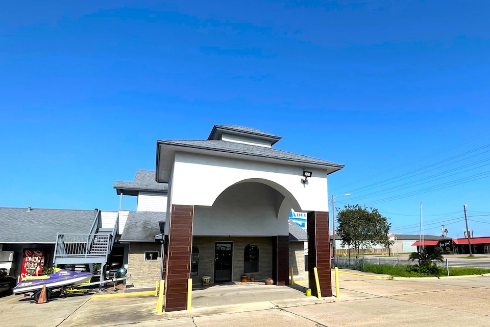 Deluxe Inn & Suites Corpus Christi I 37, C78401, Corpus Christi TX