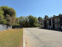 8 Inn By Capital O Americus US 19