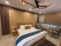 Townhouse OAK Hotel Sarovar Hill