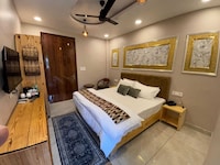 Townhouse OAK Hotel Sarovar Hill