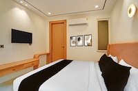 Townhouse OAK Hotel Sarovar Hill