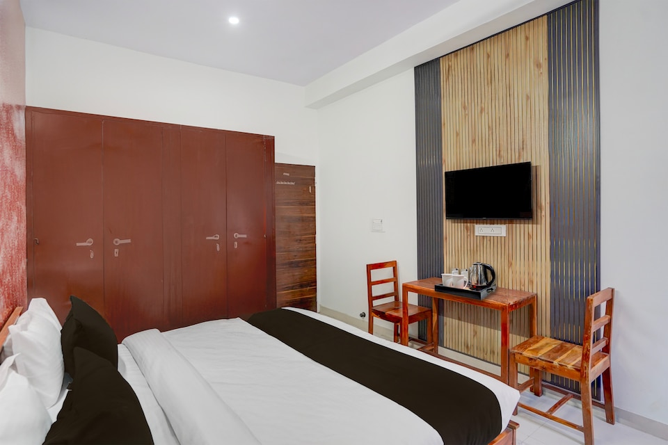 Townhouse Manipal University Highway King Bagru formerly Golden Hotel, Railway Station Jaipur, Jaipur
