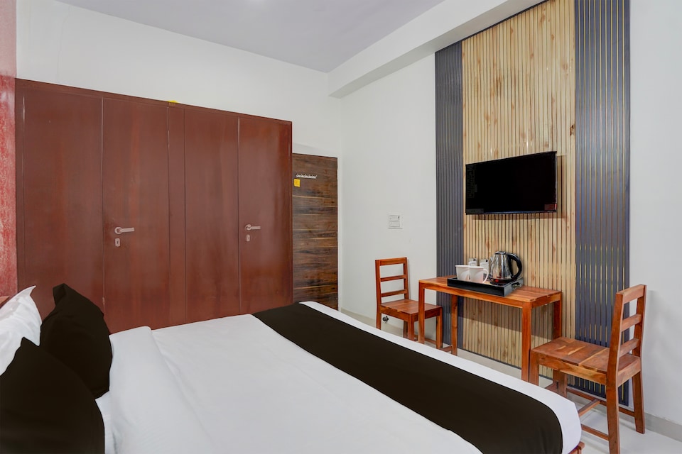 Townhouse Manipal University Highway King Bagru formerly Golden Hotel, Railway Station Jaipur, Jaipur