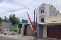 Hotel O near Taman Sriwedari formerly Indria Inn
