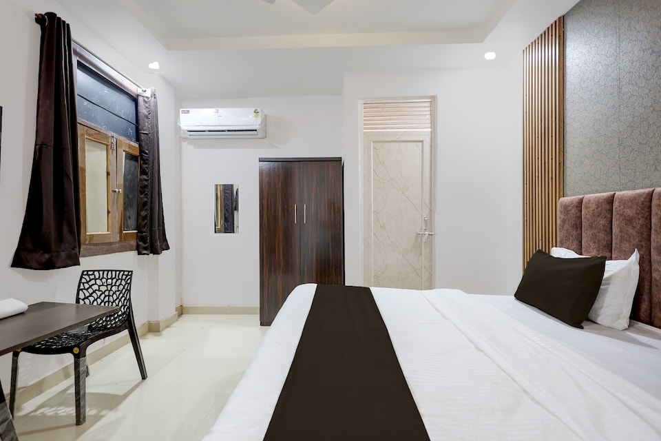 Super Townhouse Geeta Nagar Metro Station Formerly Hotel Opal, Fazal Ganj Kanpur, Kanpur