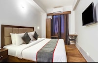 Townhouse Geeta Nagar Metro Station