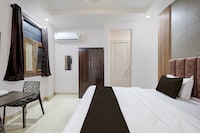 Super Townhouse Geeta Nagar Metro Station Formerly Hotel Opal