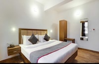 Townhouse Geeta Nagar Metro Station