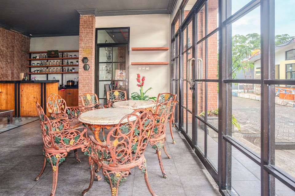Hotel O near Juanda Airport formerly Azzahra Guest House Family, Surabaya, Surabaya