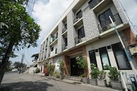 Hotel O near Juanda Airport formerly Azzahra Guest House Family