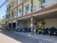 Townhouse Oak near Beach Walk Shopping Mall formerly Su's Cottages Legian 