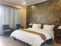 Townhouse Oak near Beach Walk Shopping Mall formerly Su's Cottages Legian 