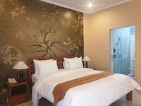 Townhouse Oak near Beach Walk Shopping Mall formerly Su's Cottages Legian 