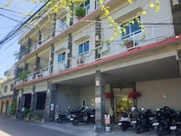 Townhouse Oak near Beach Walk Shopping Mall formerly Su's Cottages Legian 