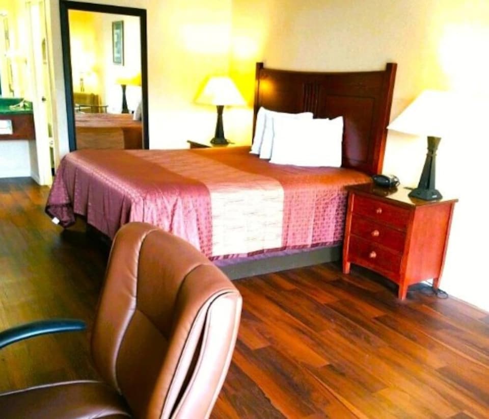 OYO La Casa Inn, Albany Central GA, Albany GA