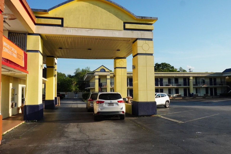 La Casa Inn Albany Near Tifton GA I 75, Albany Central GA, Albany GA