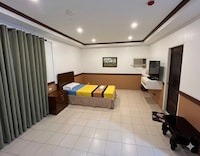 Topaz House By Gems Hotel