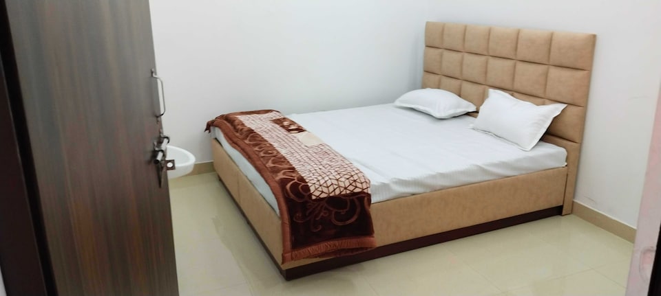 OYO 844173 Hotel Aparna Palace, Basti, Basti