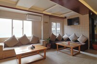 Townhouse Kusum Airport Hotel