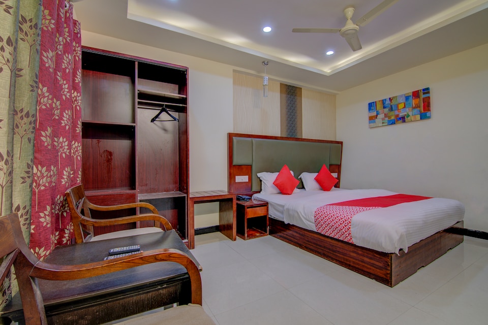 OYO 14044 Hotel Seacity Grand, Transit Vizag-II, Visakhapatnam