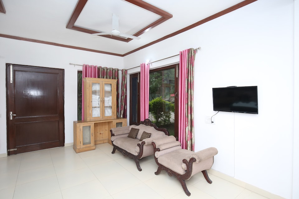 OYO Home 14047 Luxury 3BHK, Kasauli, Kasauli