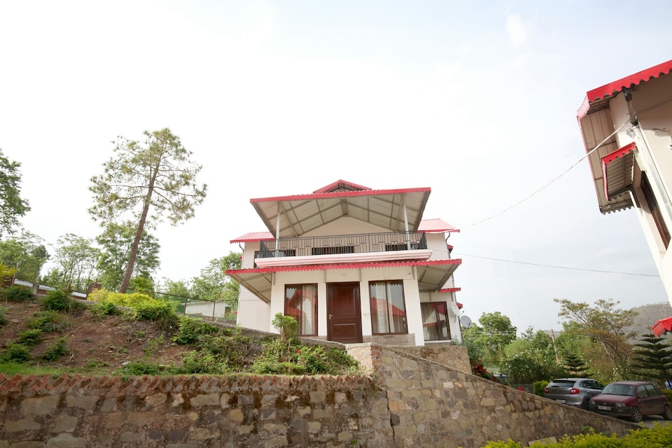OYO Home 14047 Luxury 3BHK, Kasauli, Kasauli