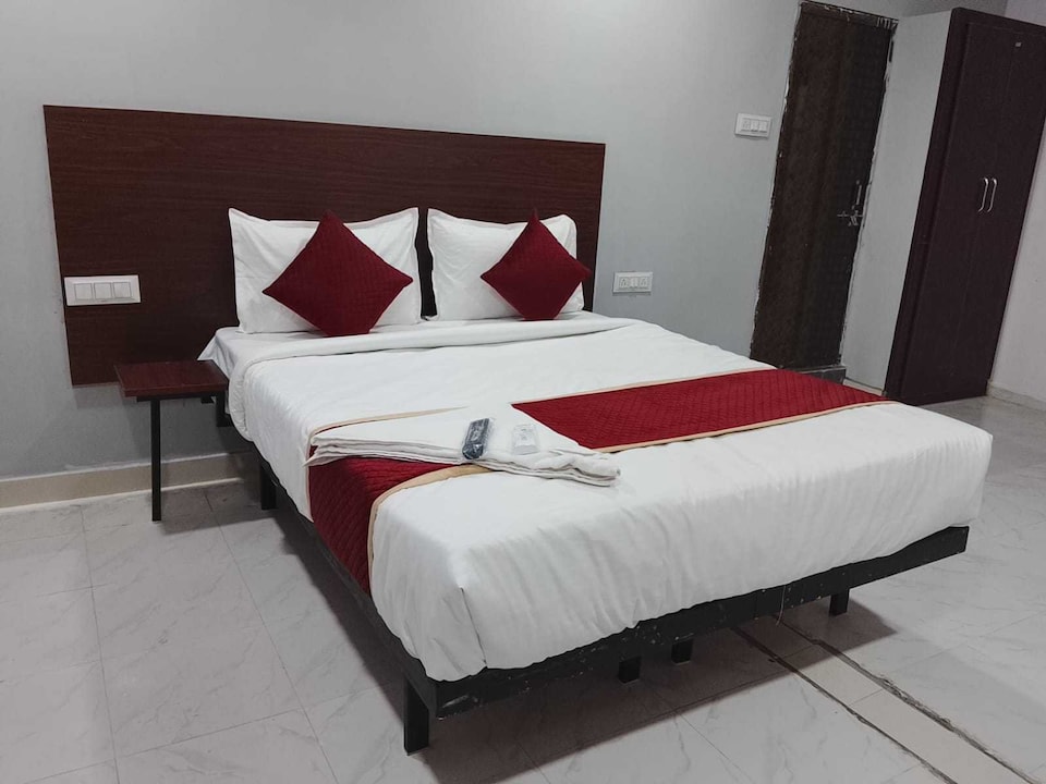 Hotel O iva Holiday inn, Secunderabad, Hyderabad