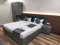 Hotel O RS PALACE