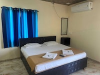 OYO 844214 Samadhan Lodge