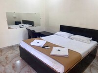 OYO 844214 Samadhan Lodge