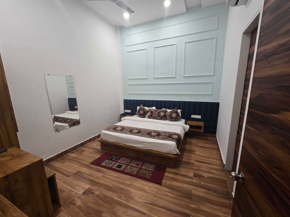 Hotel O ak pride, Golden Temple Road Amritsar, Amritsar