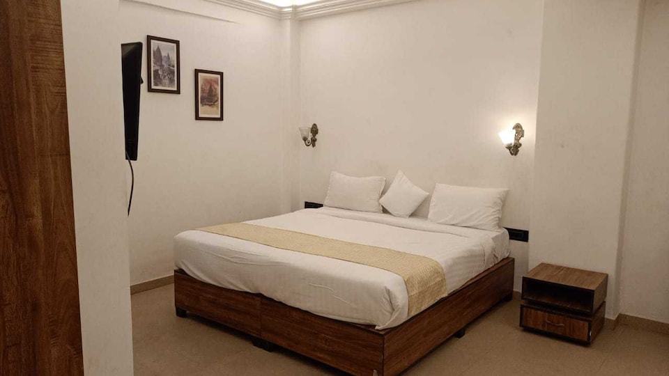 SPOT ON Divya Resort, Aliganj, Aliganj