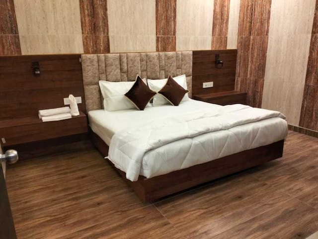 POP 84422F Divya Resort