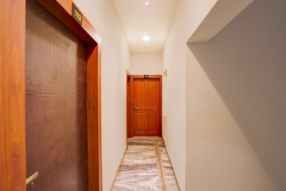 Hotel Stay Here, Airport Road - Raipur, Raipur