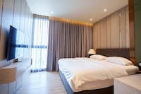 Luxury 2BR Sea View Apartment with Private Lift and Free Parking