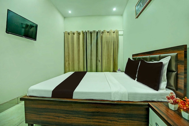 POP 84428H Hotel Royal Galaxy