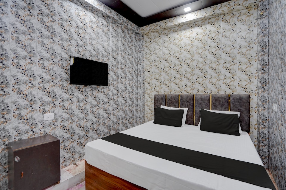 HOTEL O LOTUS, Kanpur City, Kanpur
