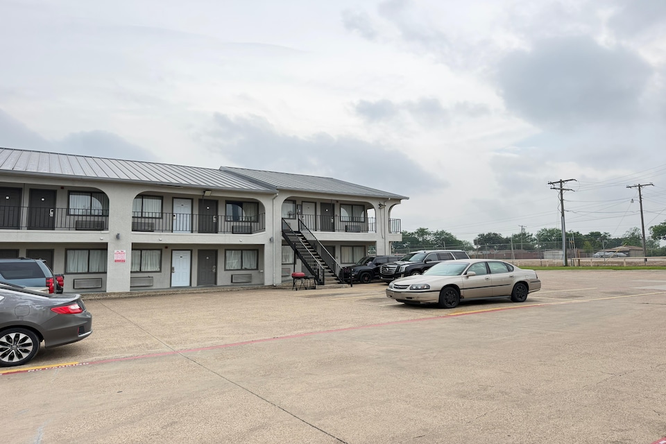 Delux Inn Mesquite Near I-30 Dallas, Mesquite TX, Mesquite